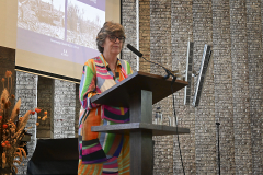 Den Haag - 22 september 2024. Prof. Dr. Rosemarijn Hoefte geeft de lezing "Werken en overleven na de slavernij: contractarbeid op plantage Mariënburg".
Foto: Hans Geerlings